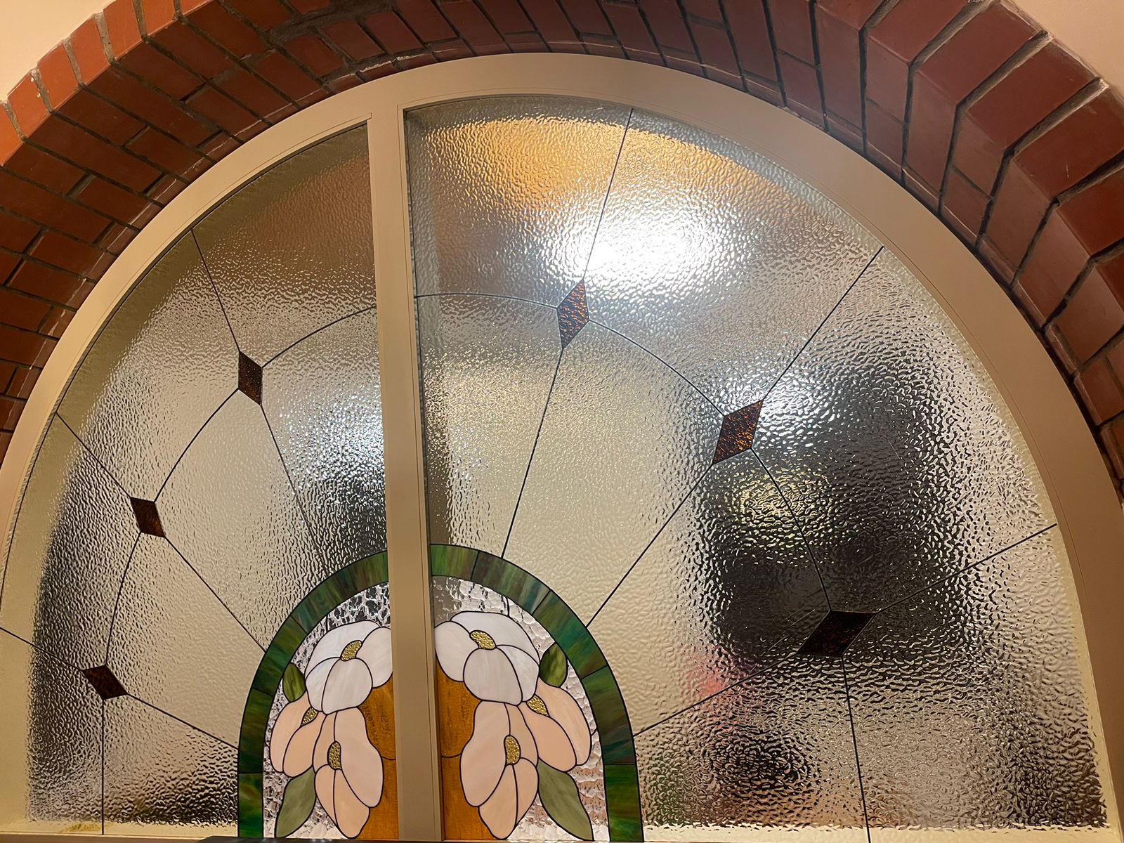 Архитектурный витраж — Арочное окно
